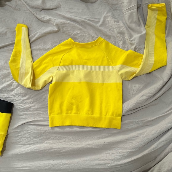 Fabletics Workout Outfit - Picture 12 of 13